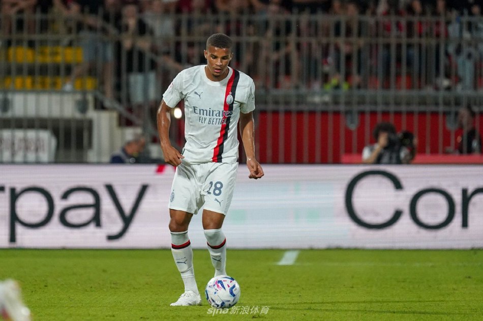 也突显了他 也突显了他